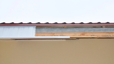 The side of a home’s roof where part of the fascia has been removed for fascia repair and roofline repair services.