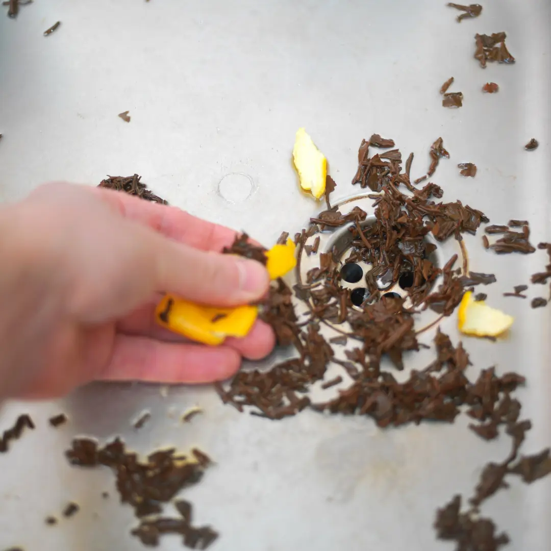 Garbage disposal cleaning