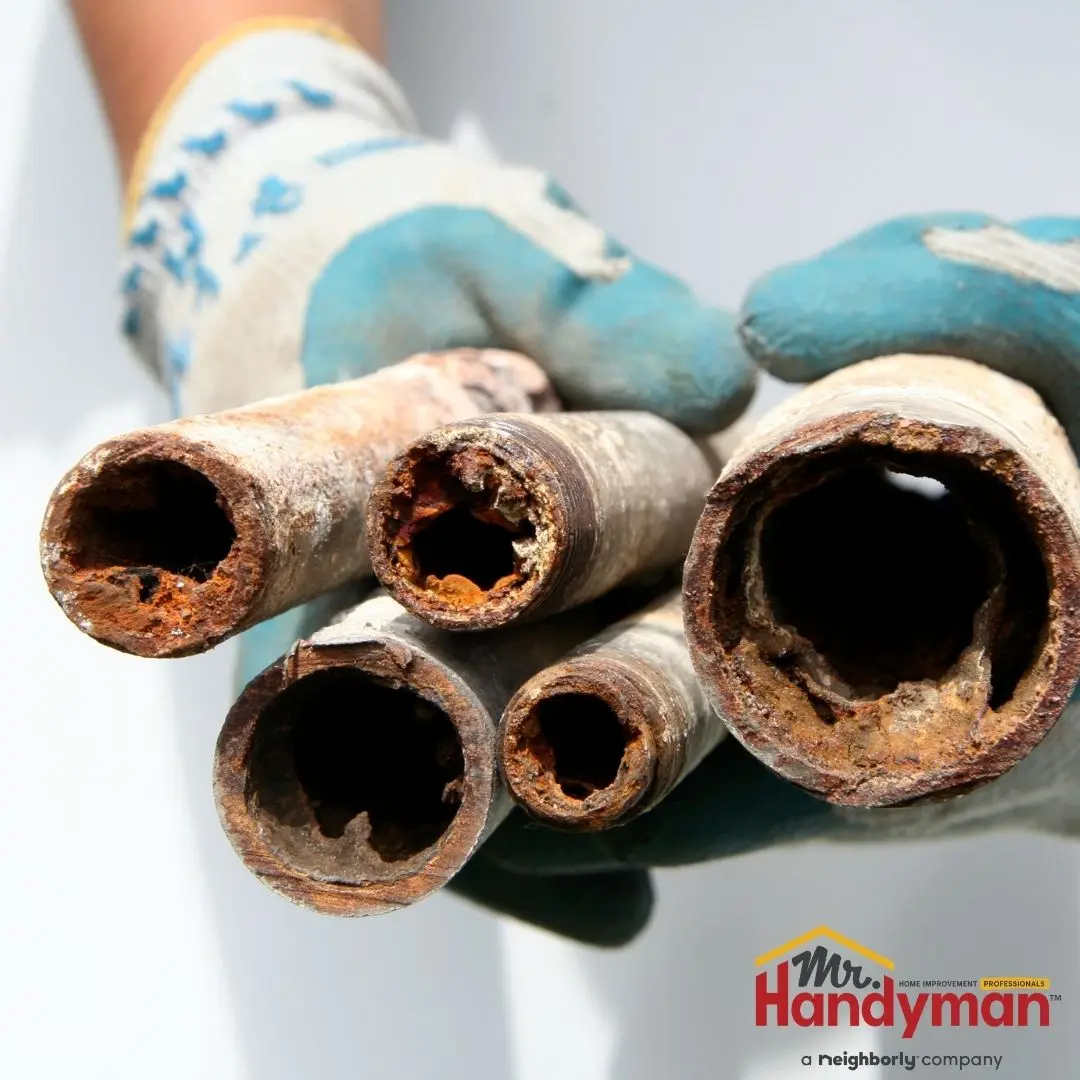 The pipes with rust.